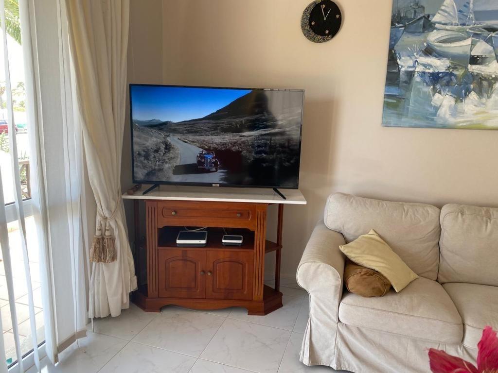 Villa Isa Sea Views Плая Бланка Екстериор снимка